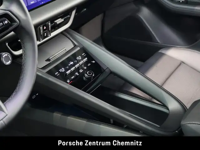 Porsche Macan view 14