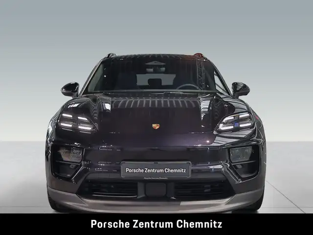 Porsche Macan view 4