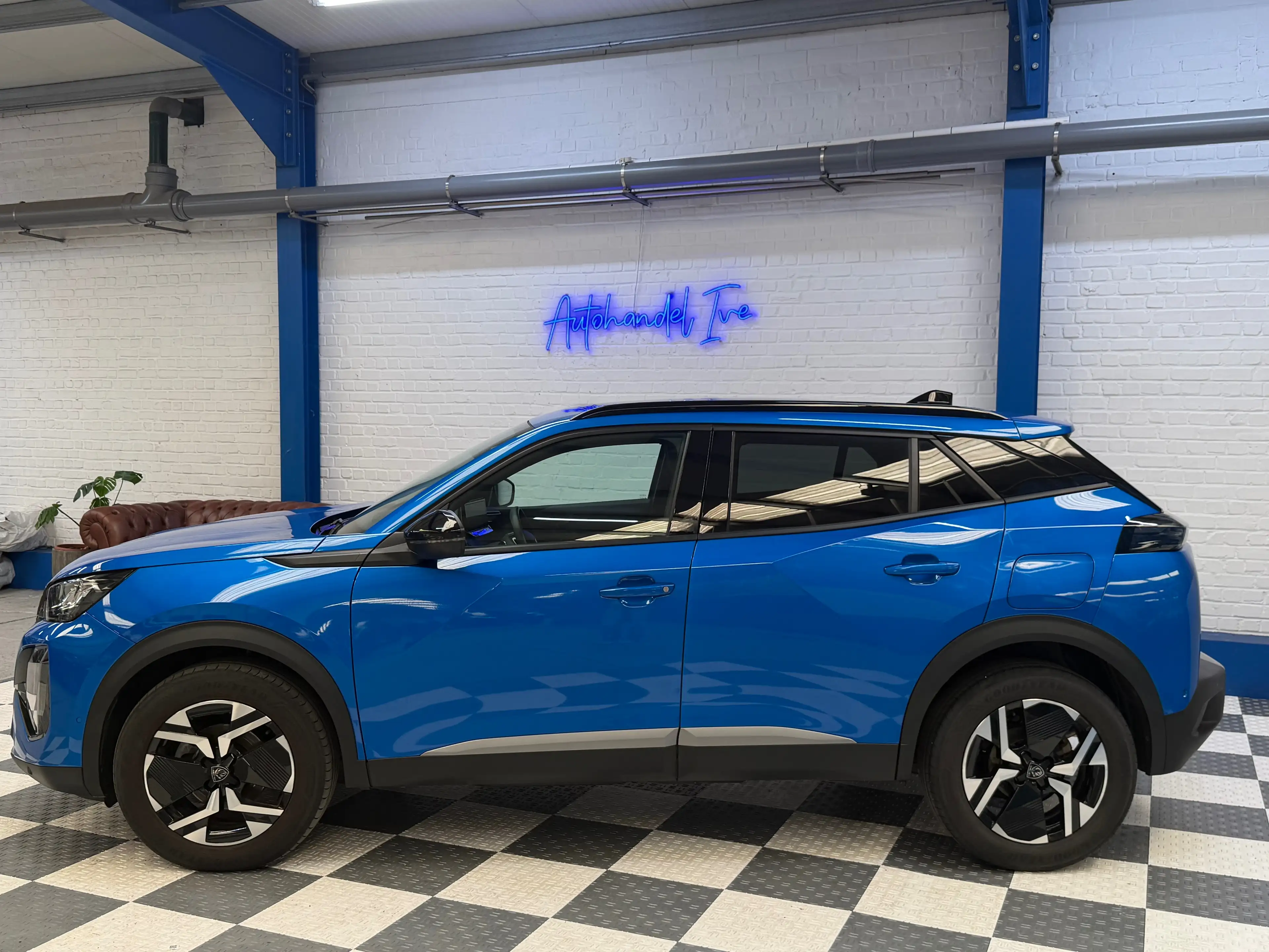Peugeot 2008 1.2 Allure 130 EAT8 — photo 7