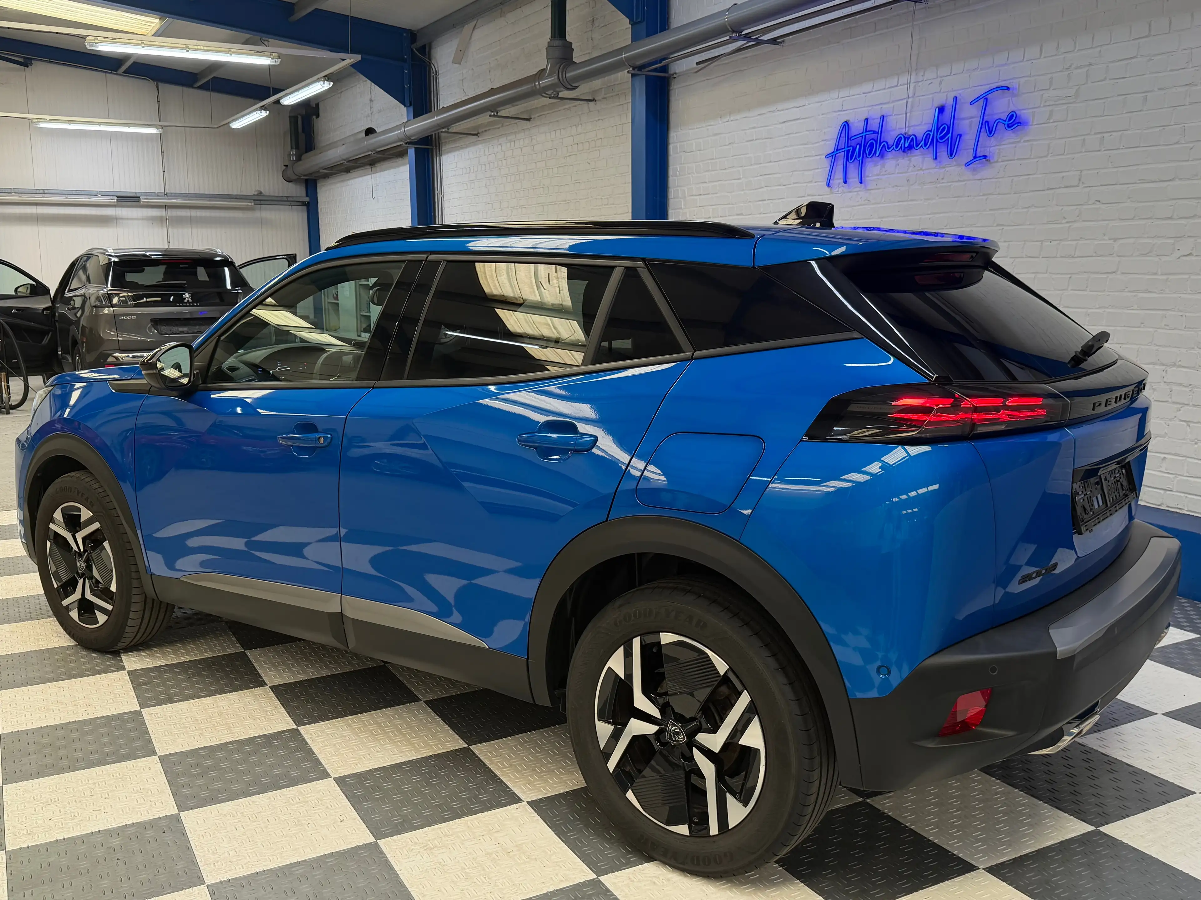 Peugeot 2008 1.2 Allure 130 EAT8 — photo 8