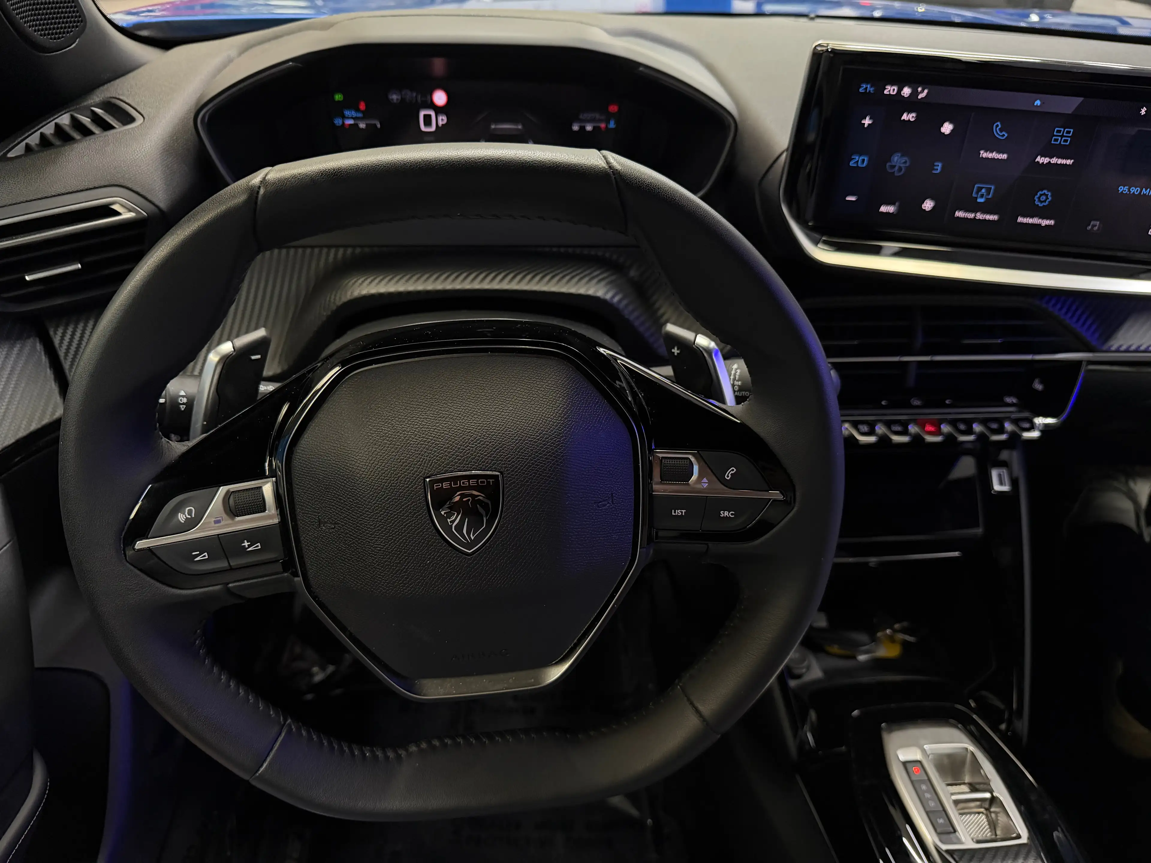 Peugeot 2008 1.2 Allure 130 EAT8 — photo 9