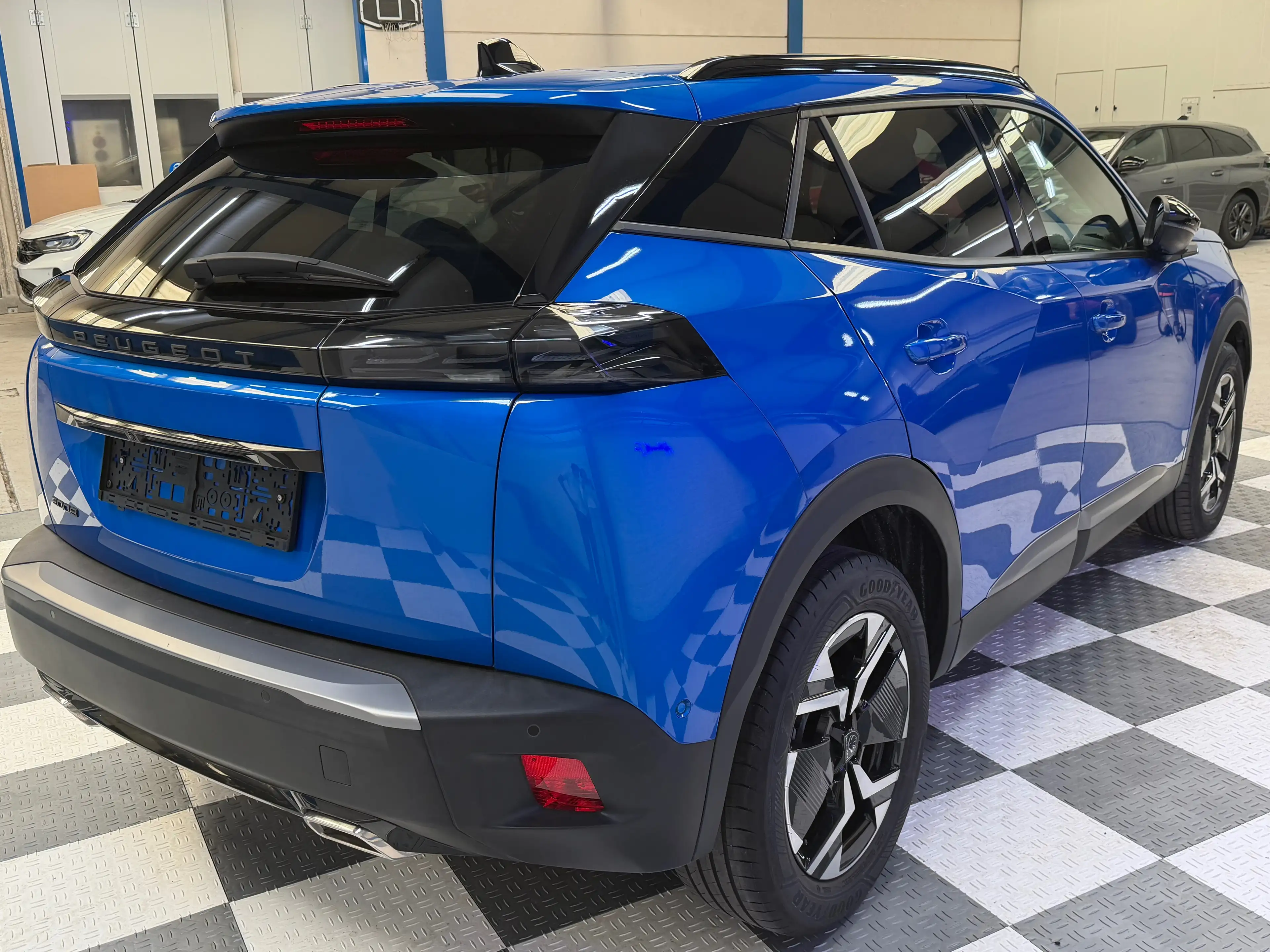 Peugeot 2008 1.2 Allure 130 EAT8 — photo 5