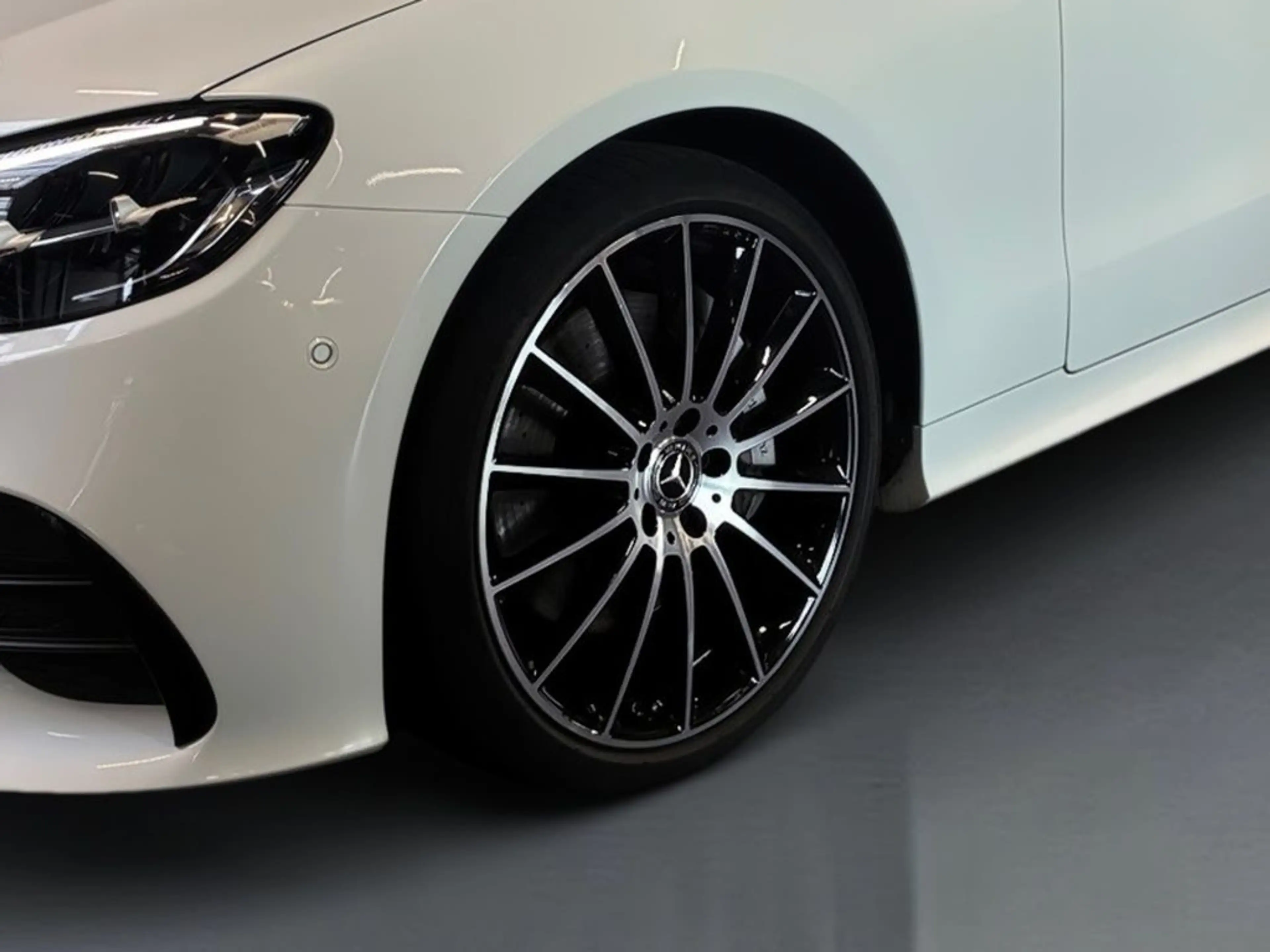 Mercedes-Benz E 400 d 4M Coupé AMG+NIGHT+PANO+KAMERA+TEMPOMAT — photo 3