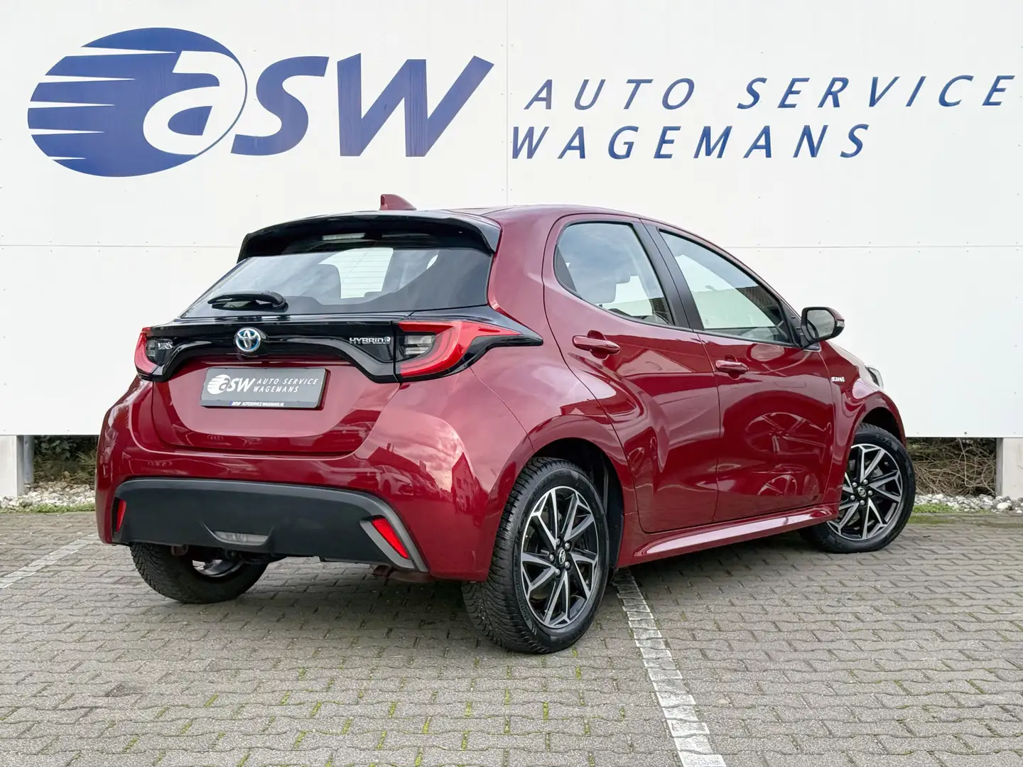 Toyota Yaris 1.5 Hybrid Dynamic | Carplay | LED | Camera | DAB Rood - 2