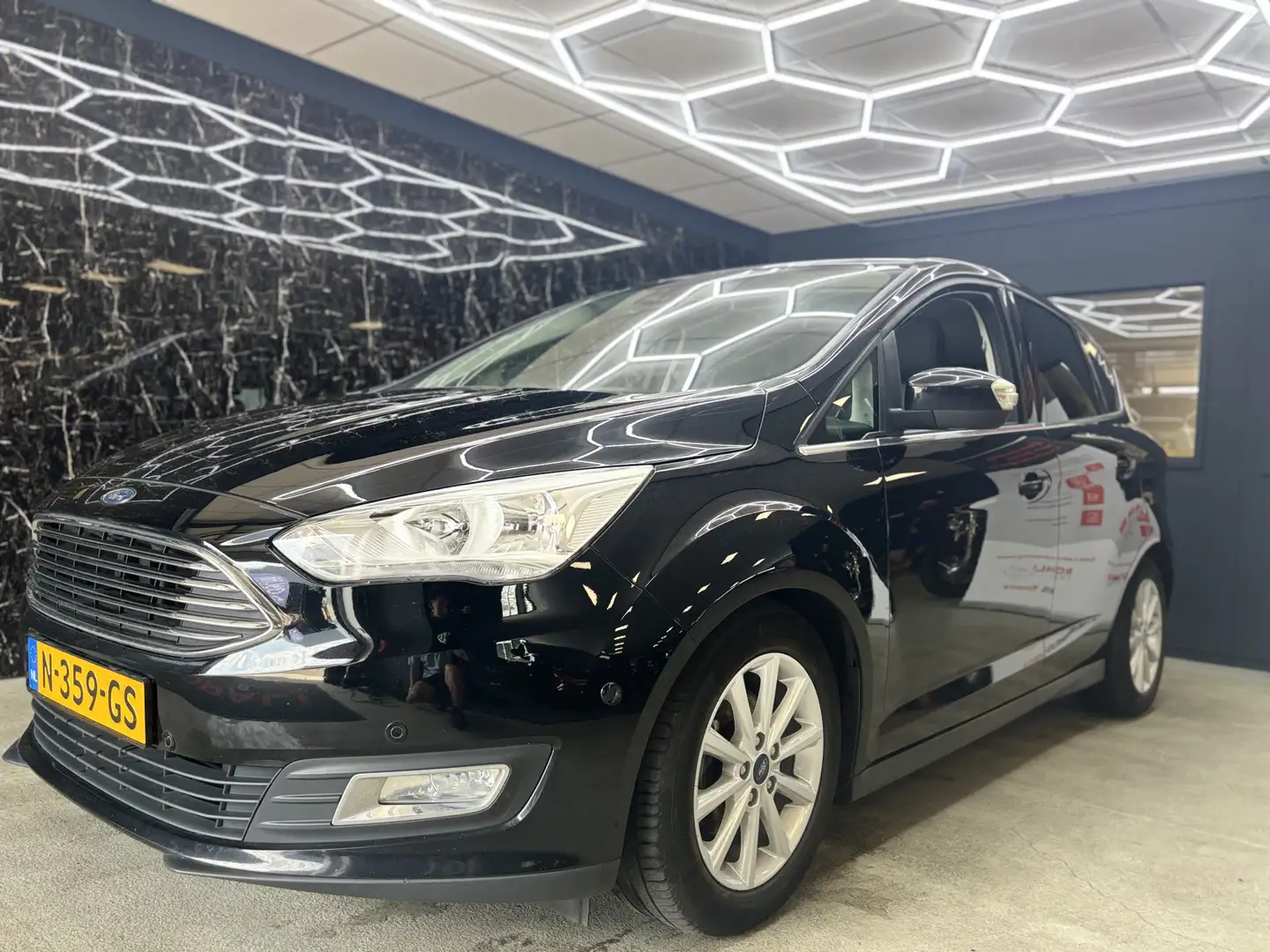 Ford C-Max 1.0 Titanium Zwart - 1