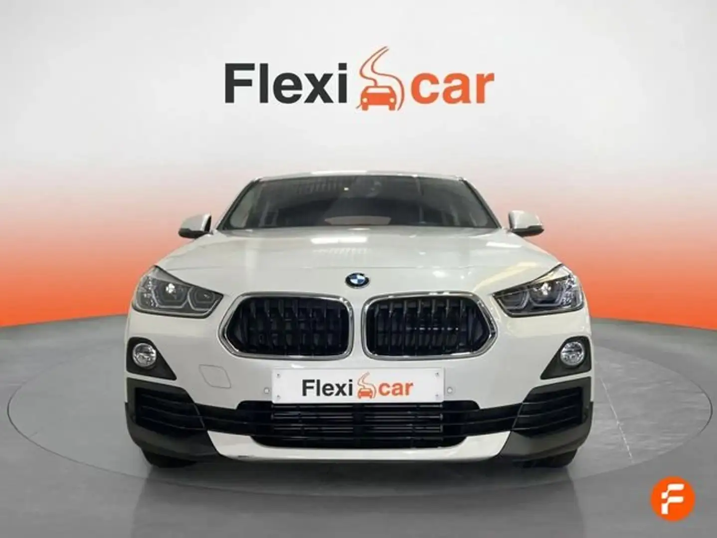 BMW X2 sDrive 18dA Business Blanc - 2