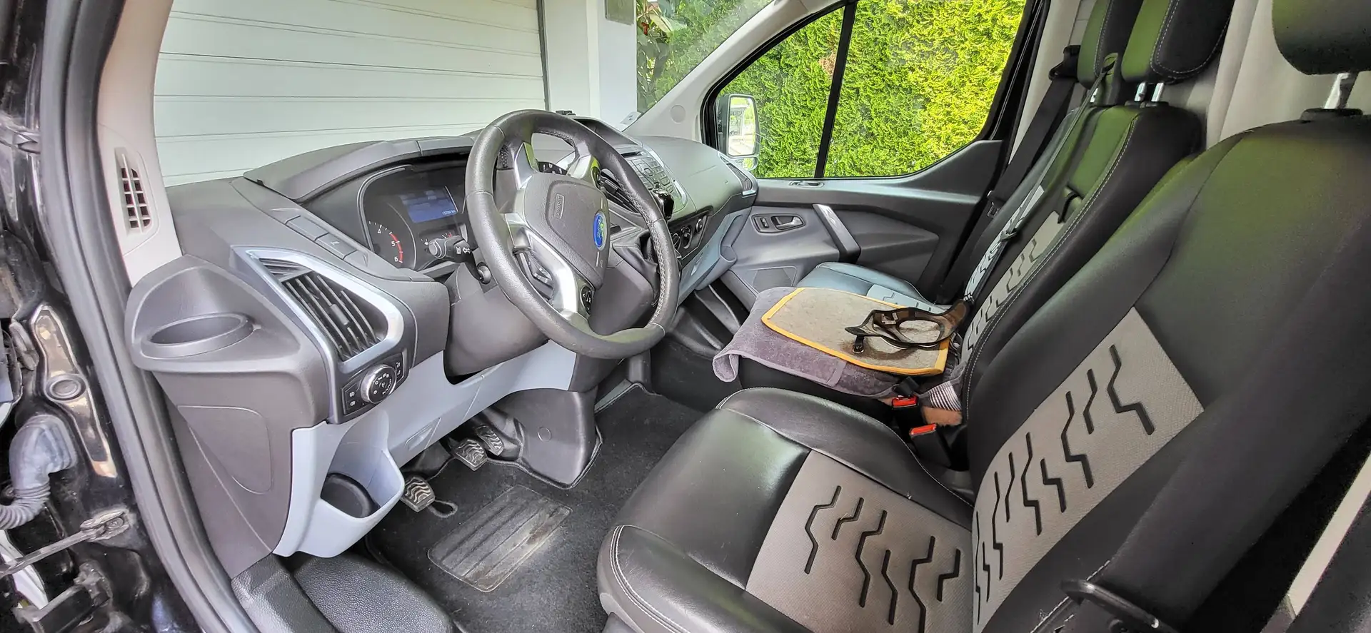 Ford Transit Custom Transit Custom L1H1 300K Variobus 2,2 TDCi Trend Trend Schwarz - 1
