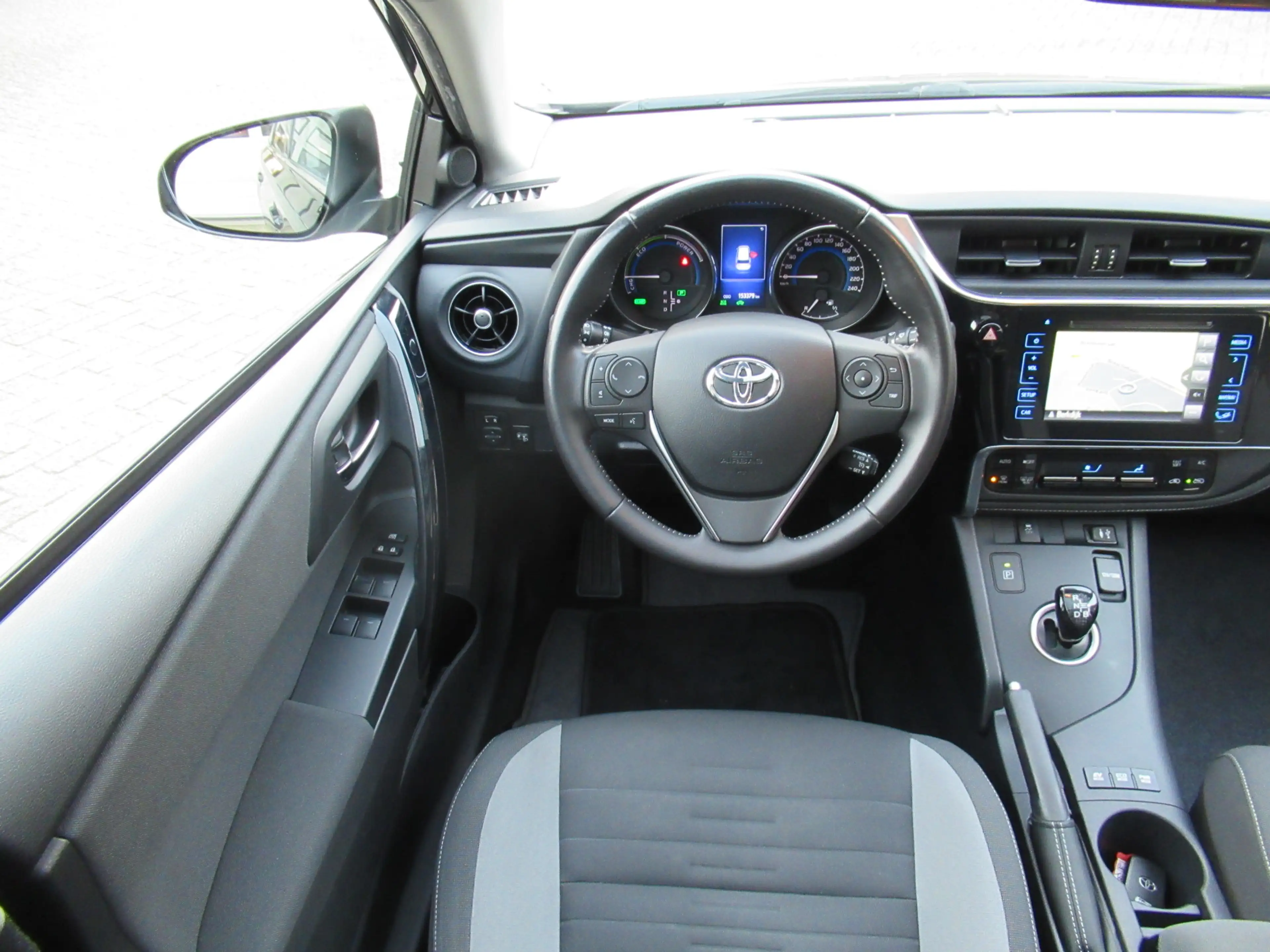 Toyota Auris Touring Sports 1.8 Hybrid Lease — photo 5