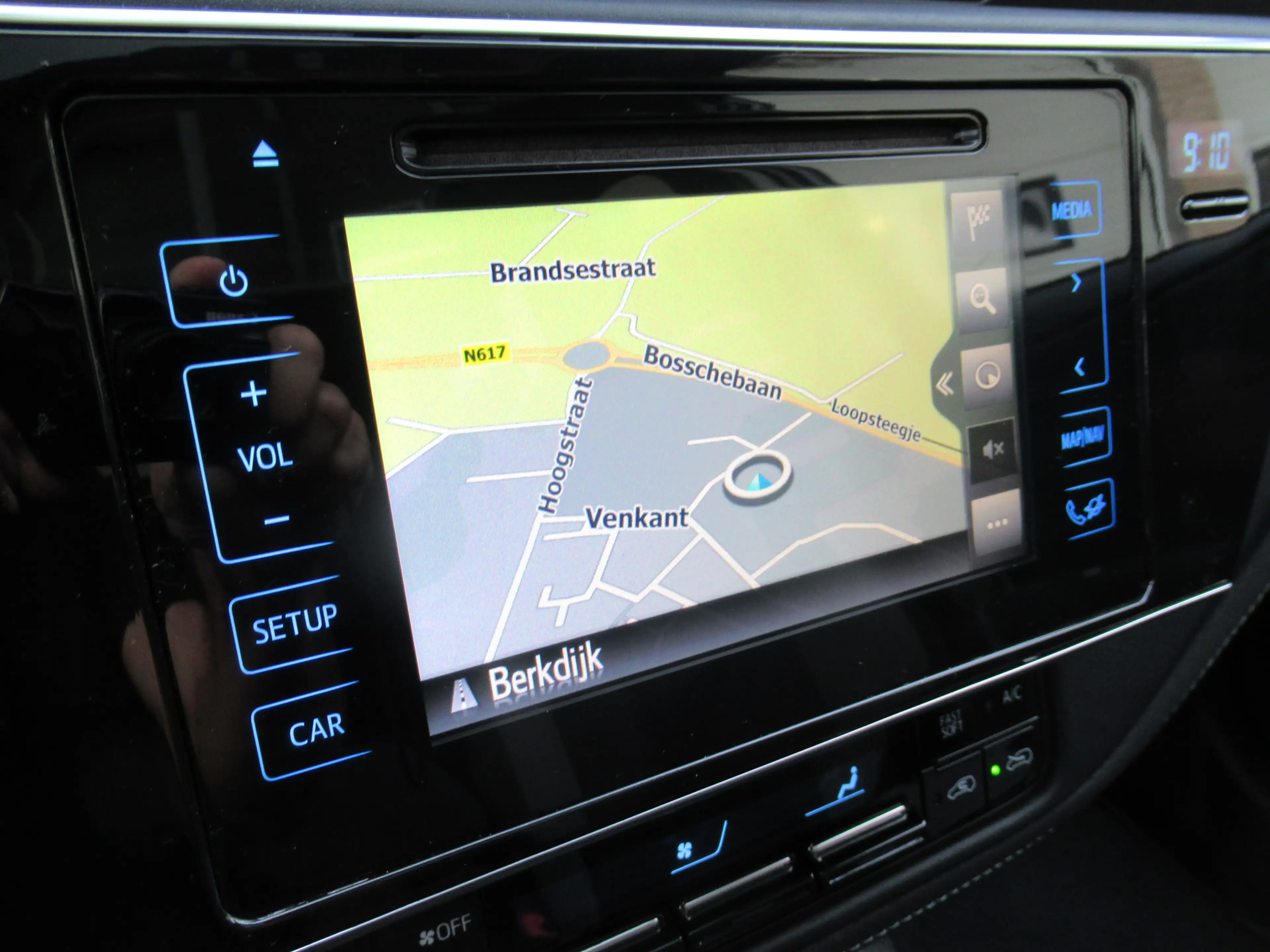 Toyota Auris Touring Sports 1.8 Hybrid Lease — photo 11