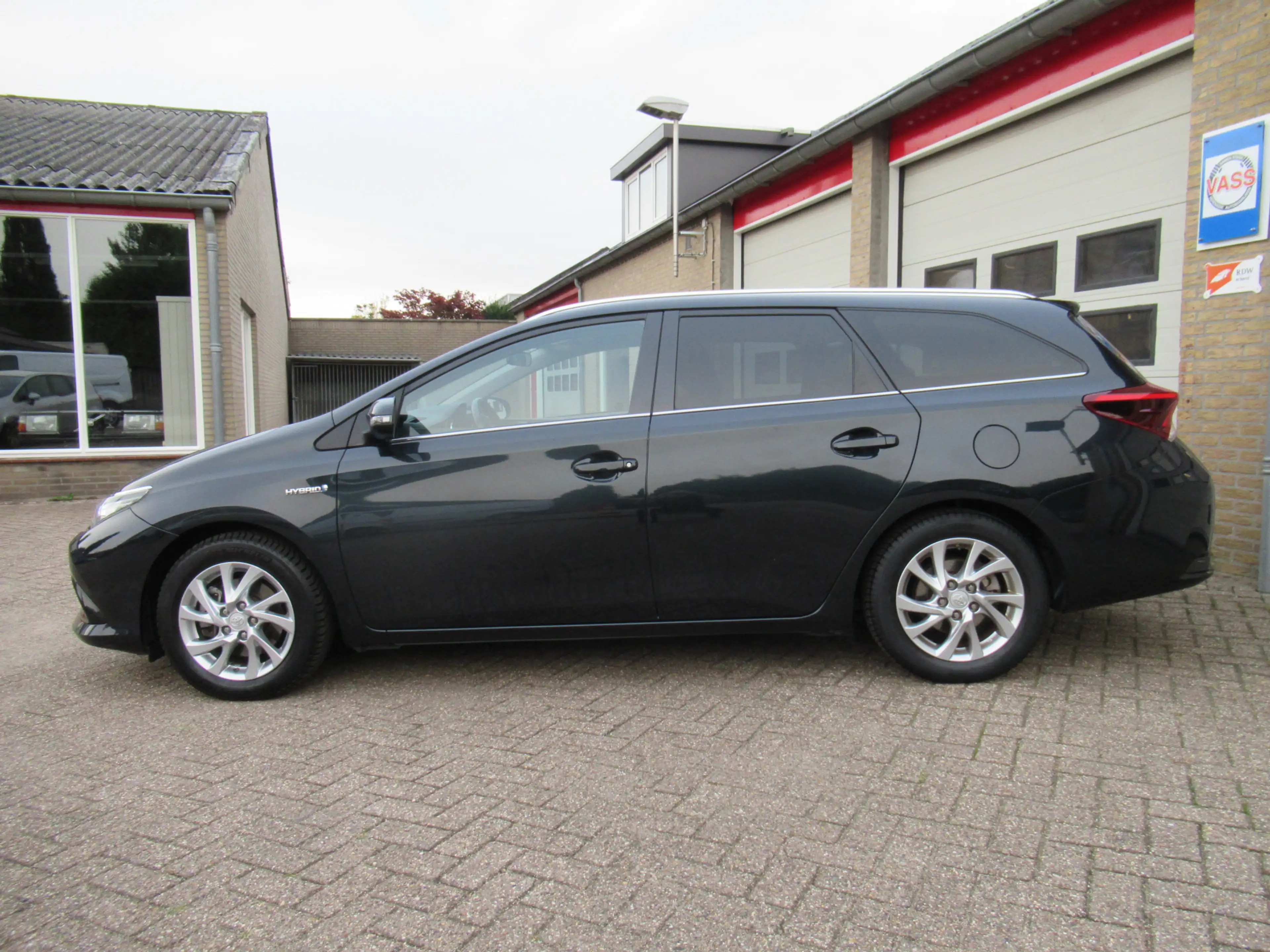 Toyota Auris Touring Sports 1.8 Hybrid Lease — photo 17