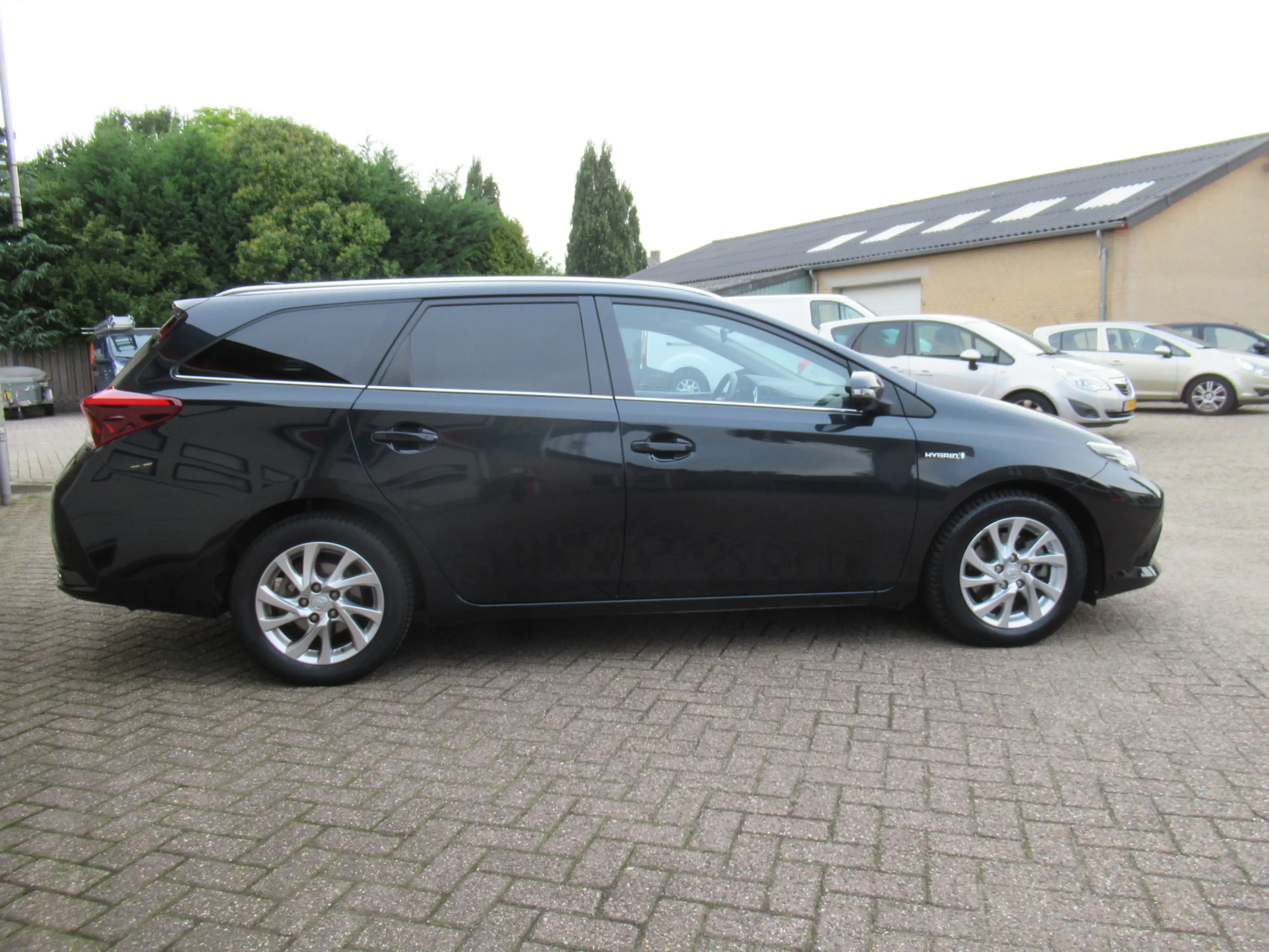 Toyota Auris Touring Sports 1.8 Hybrid Lease — photo 21