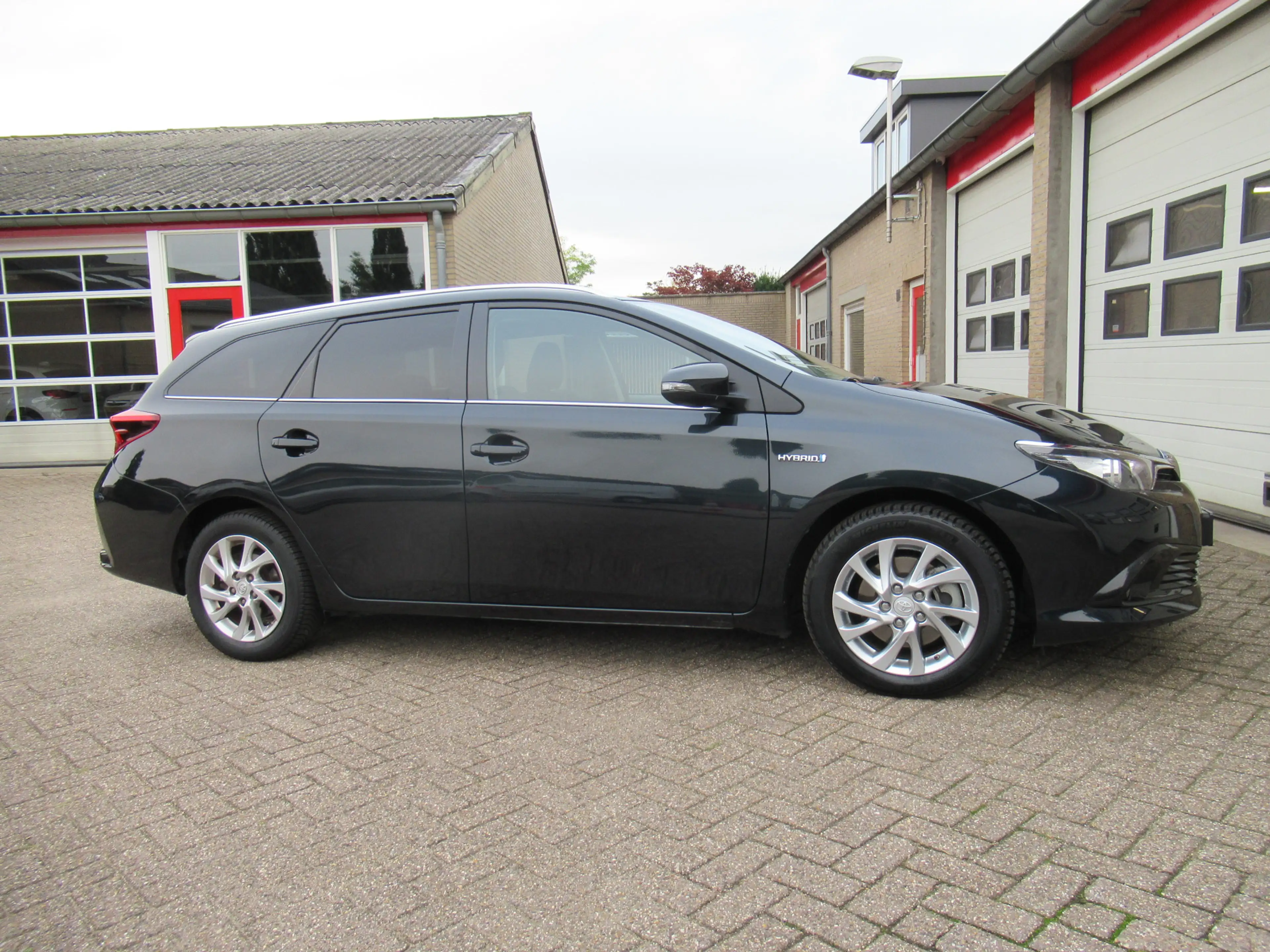Toyota Auris Touring Sports 1.8 Hybrid Lease — photo 26