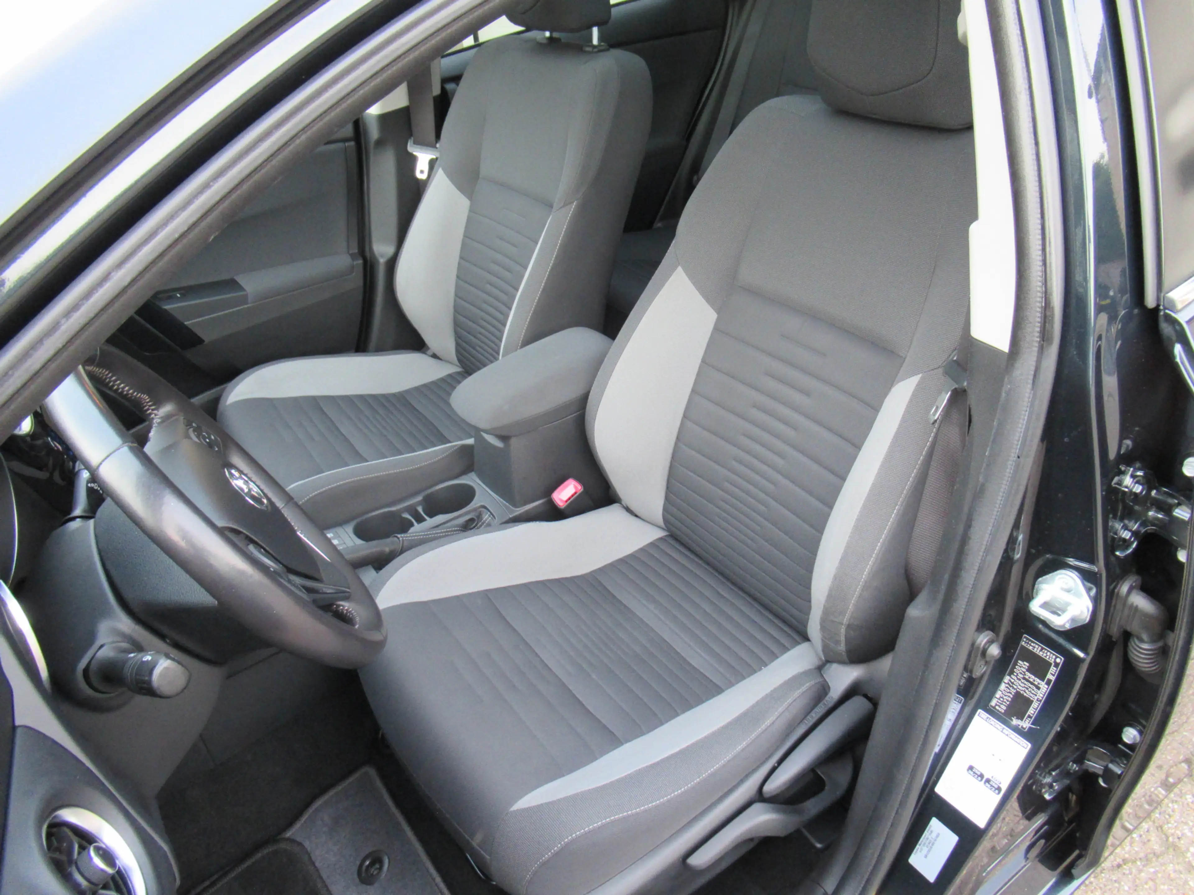 Toyota Auris Touring Sports 1.8 Hybrid Lease — photo 3