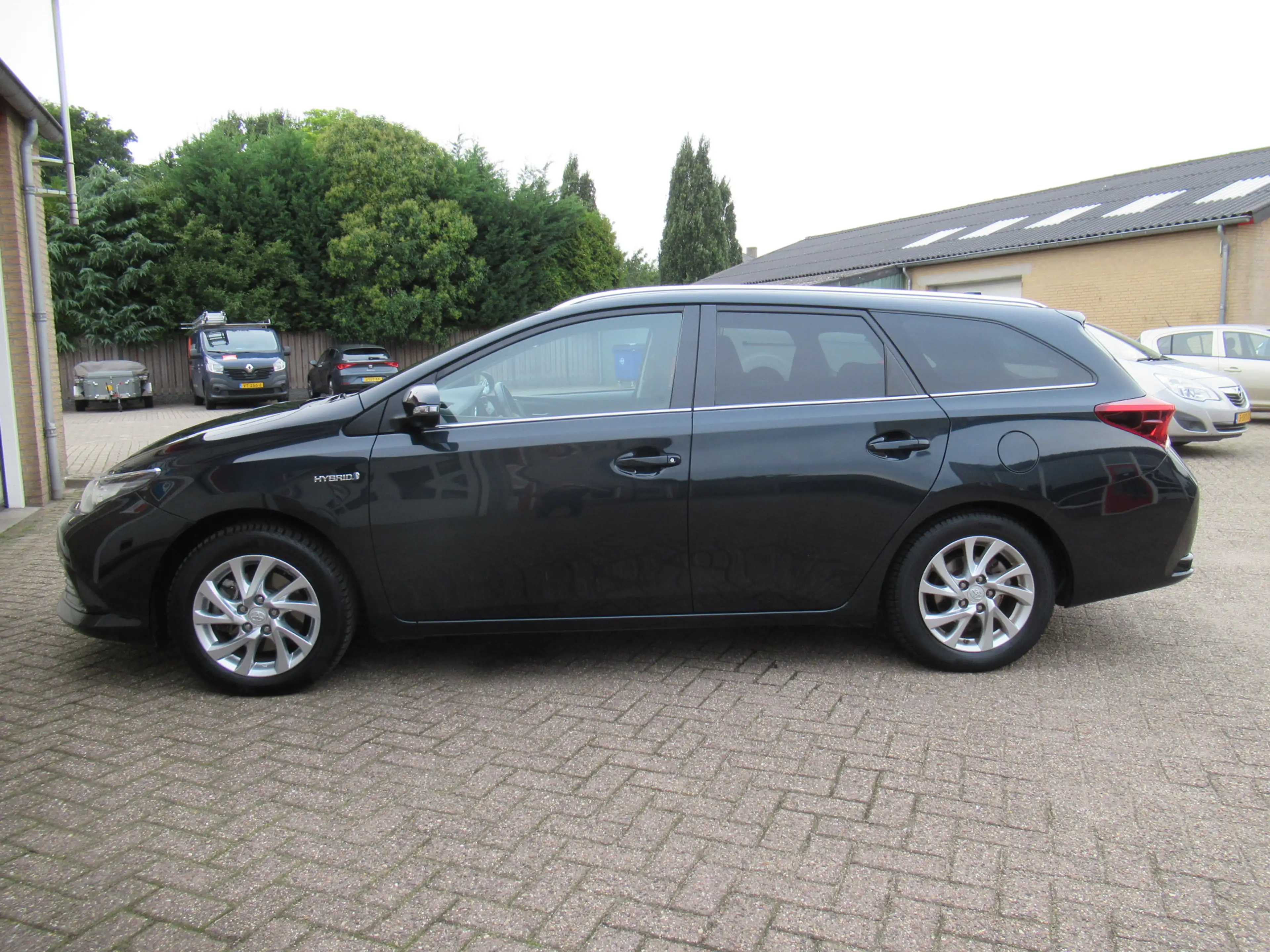 Toyota Auris Touring Sports 1.8 Hybrid Lease — photo 25