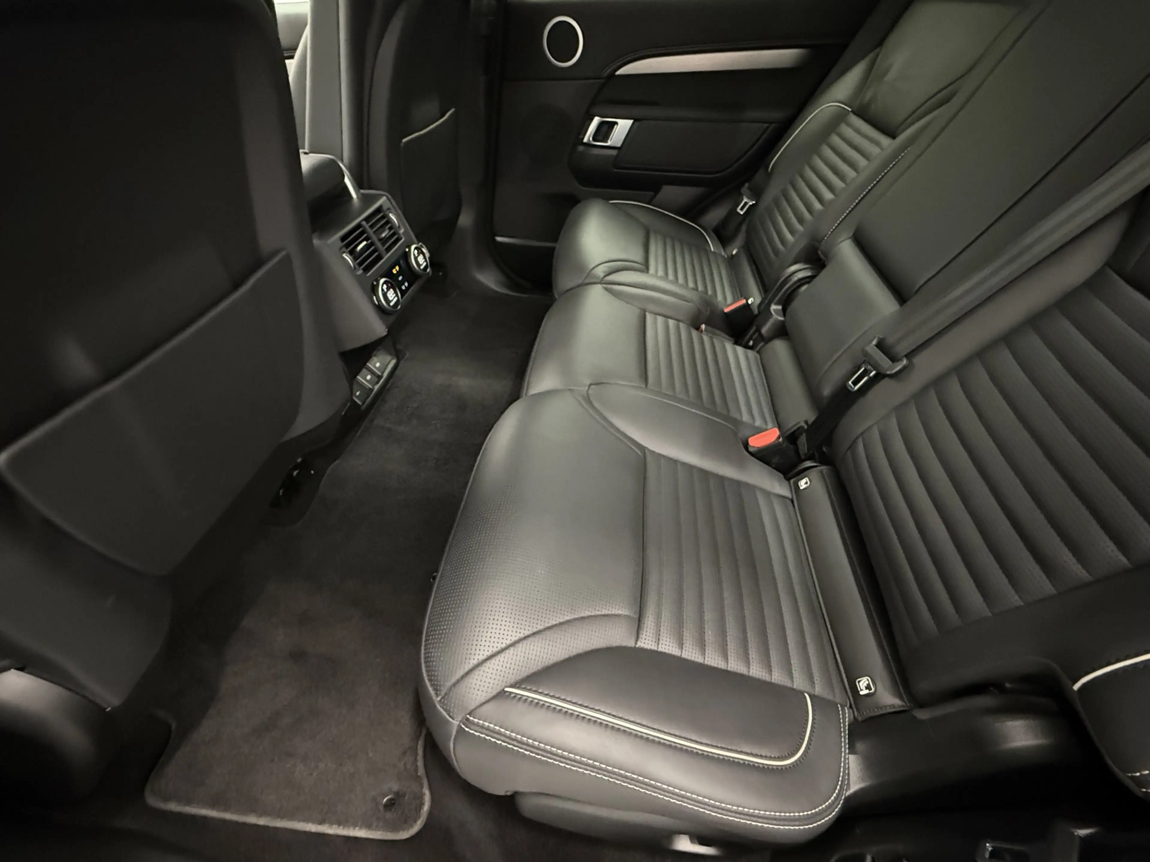 Land Rover Discovery 5 D300 AWD R-Dynamic HSE — photo 14