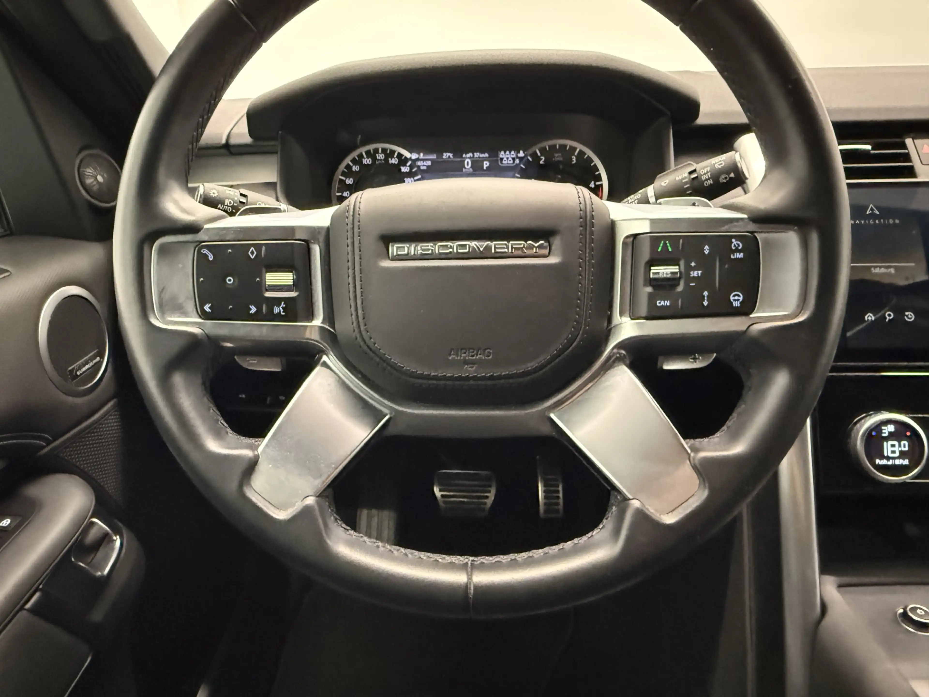 Land Rover Discovery 5 D300 AWD R-Dynamic HSE — photo 11