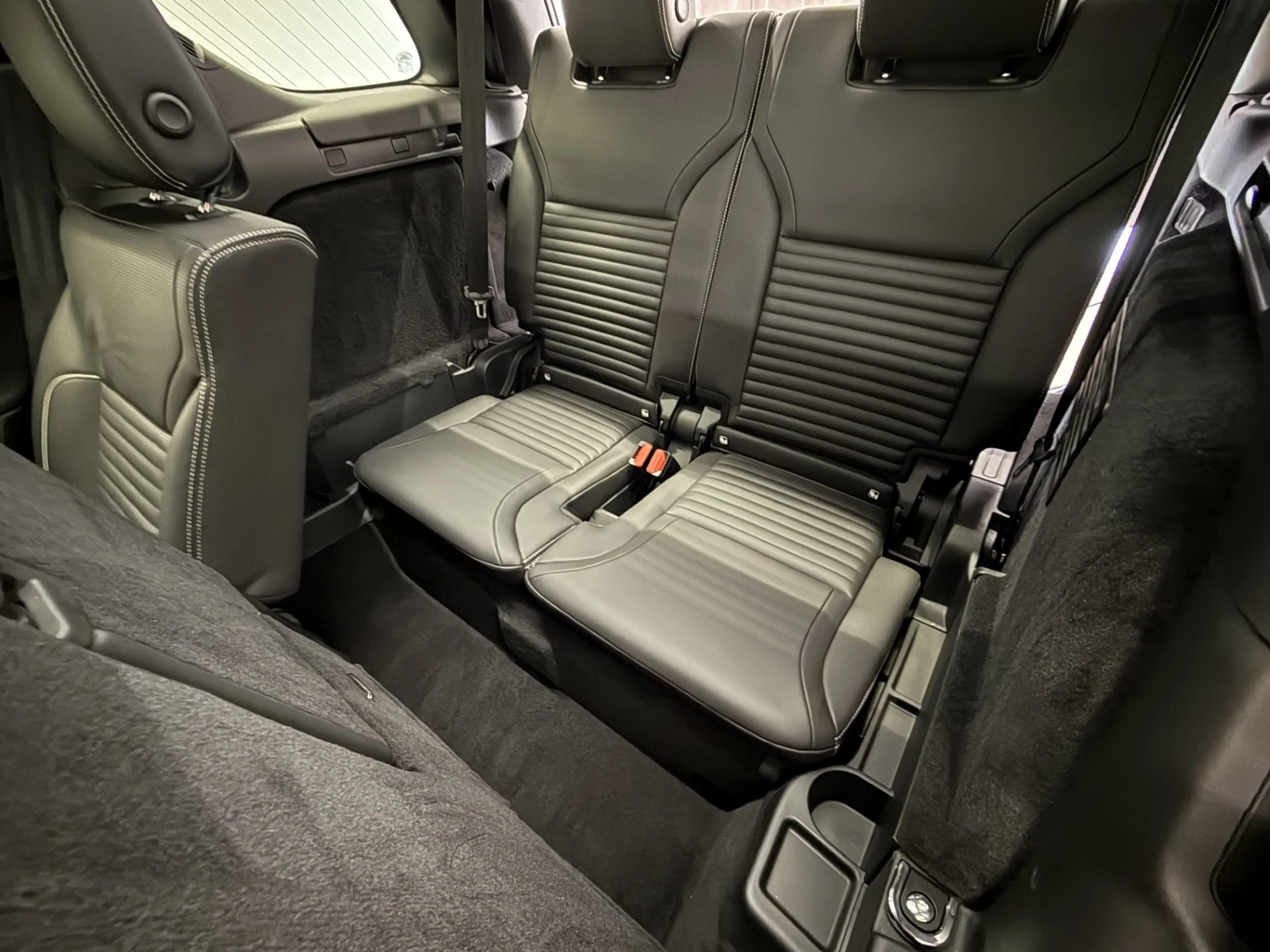 Land Rover Discovery 5 D300 AWD R-Dynamic HSE — photo 15