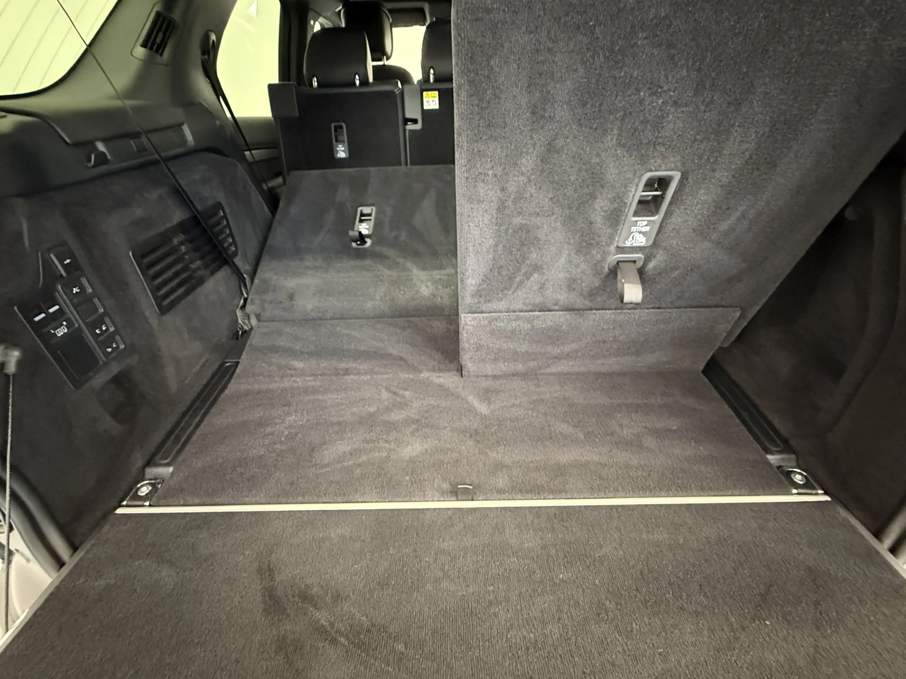 Land Rover Discovery 5 D300 AWD R-Dynamic HSE — photo 10