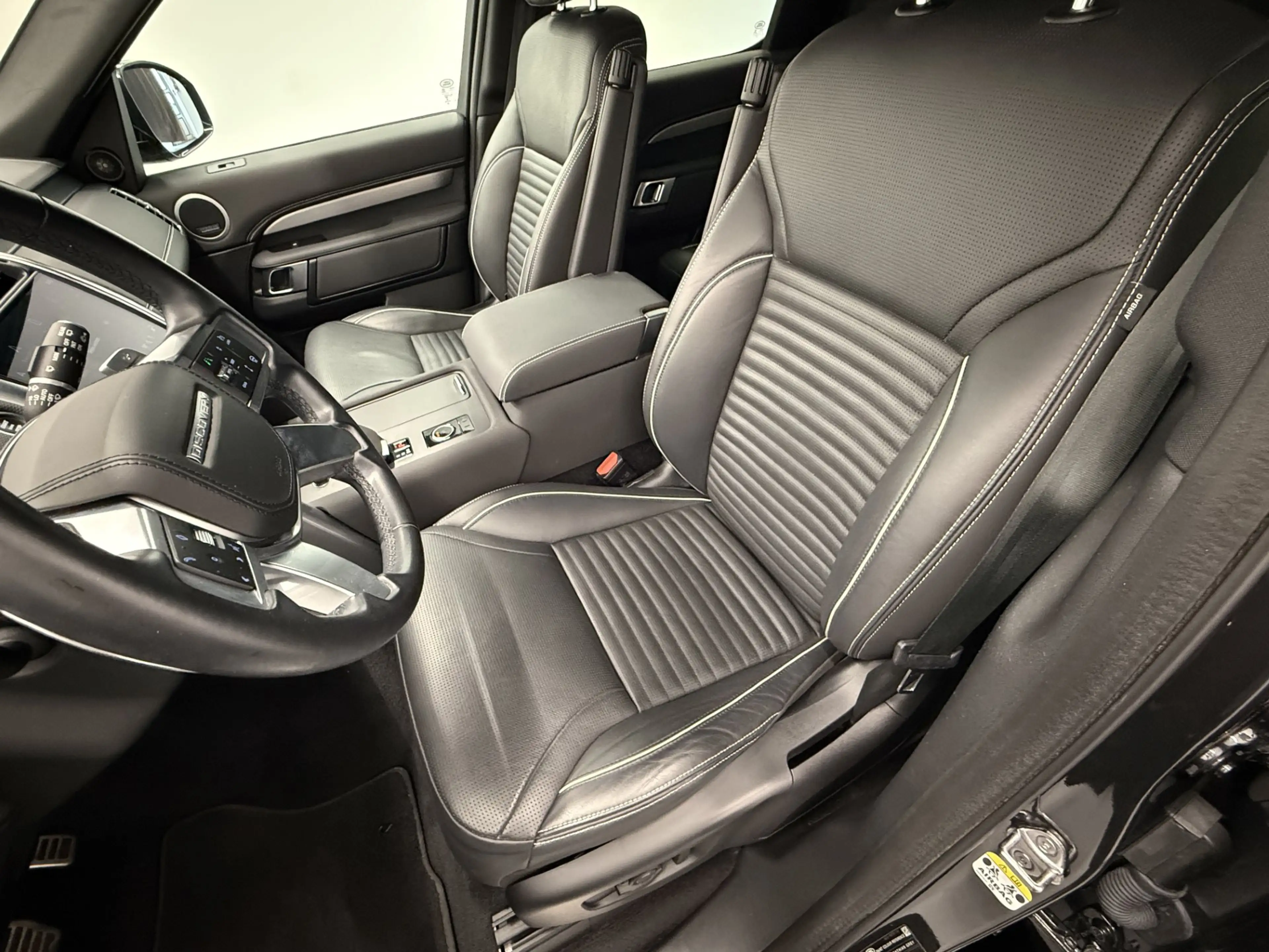 Land Rover Discovery 5 D300 AWD R-Dynamic HSE — photo 13
