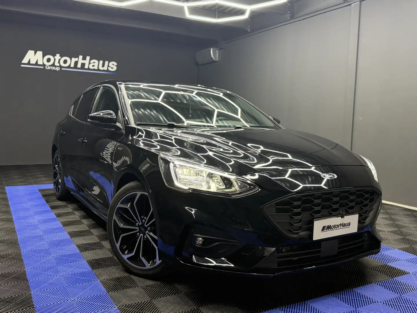 Ford Focus 1.0 ecoboost h ST-Line s Zwart - 1