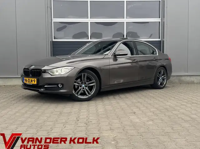 BMW 320 3-serie 320i High Executive | Panorama | Leder | X