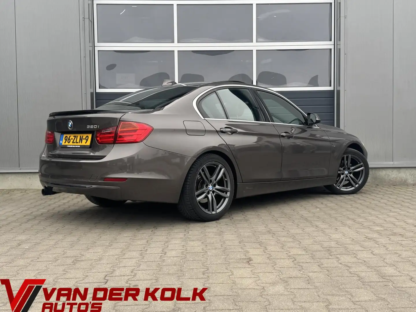 BMW 320 3-serie 320i High Executive | Panorama | Leder | X Braun - 2