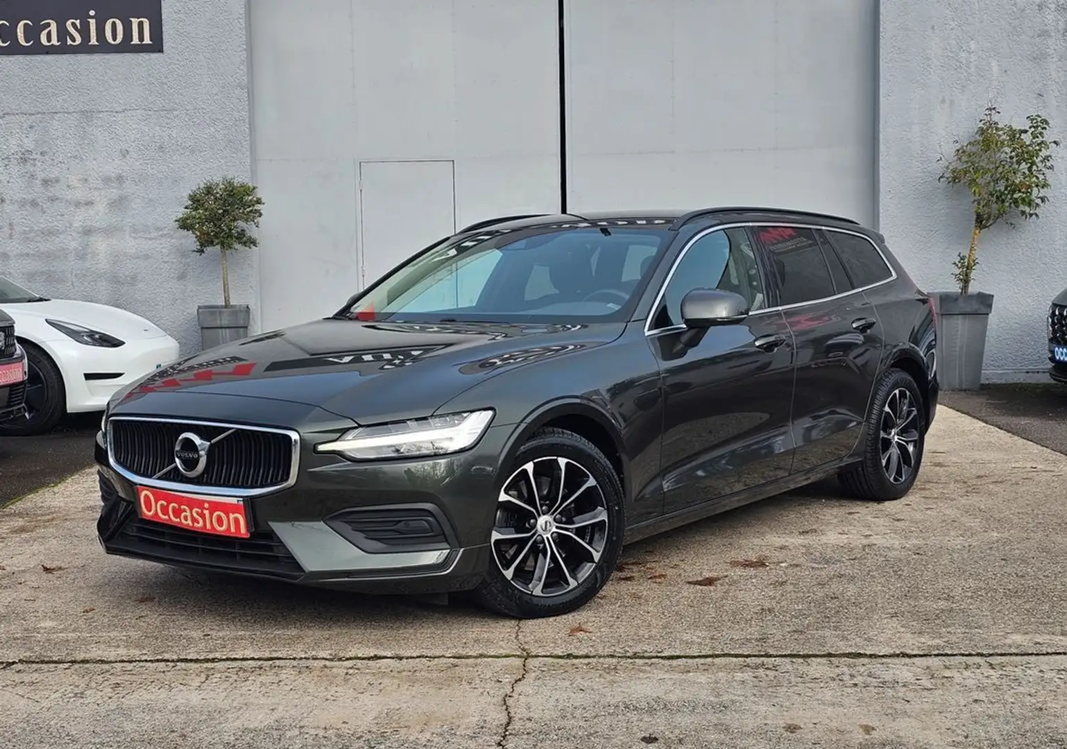 Volvo V60 Superbe b3 163cv bva 2021 1°main Grau - 1