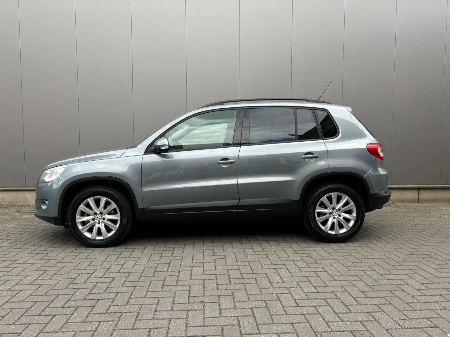 Volkswagen Tiguan 1.4 TSI Comfort&Design 4Motion Grau - 2