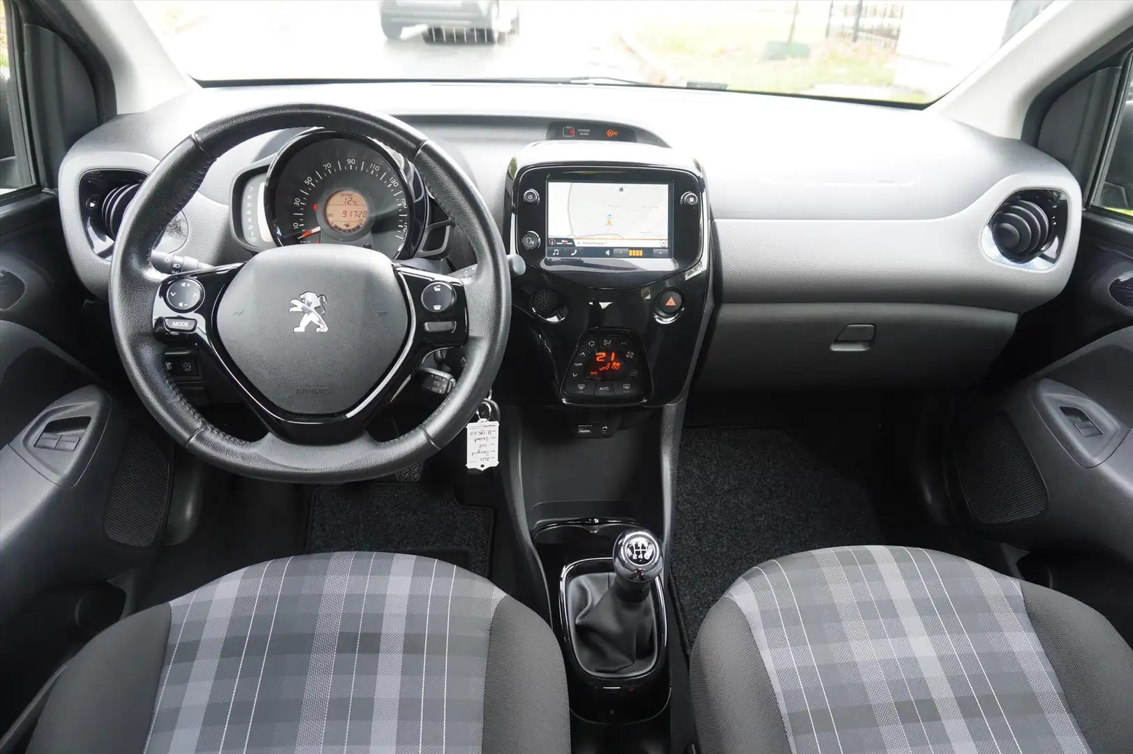 Peugeot 108 1.0 e-VTi 72pk 5D Blue Lease Executive Navigatie M Zwart - 2