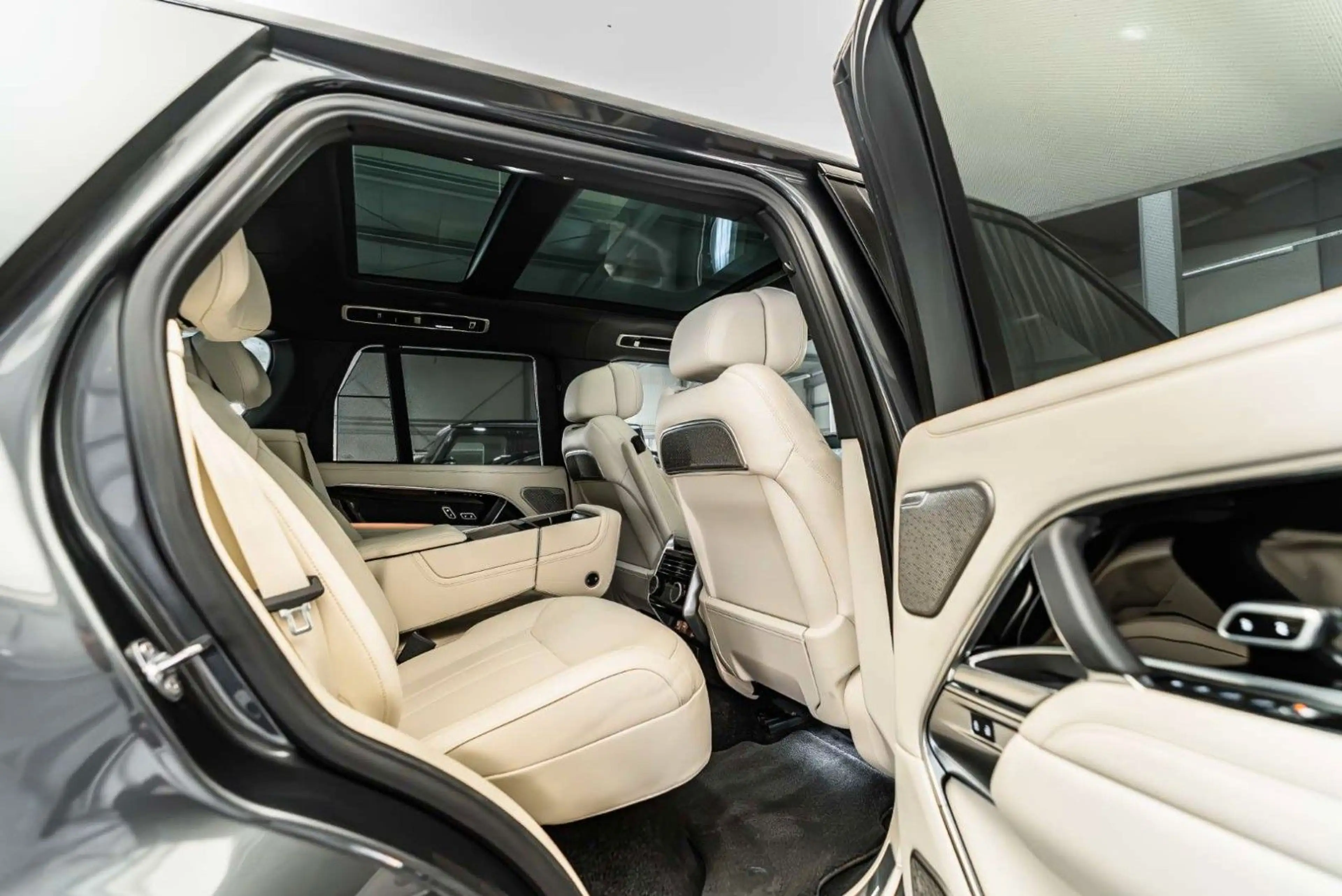 Land Rover Range Rover D350 Autobiography / L.Beige — photo 13
