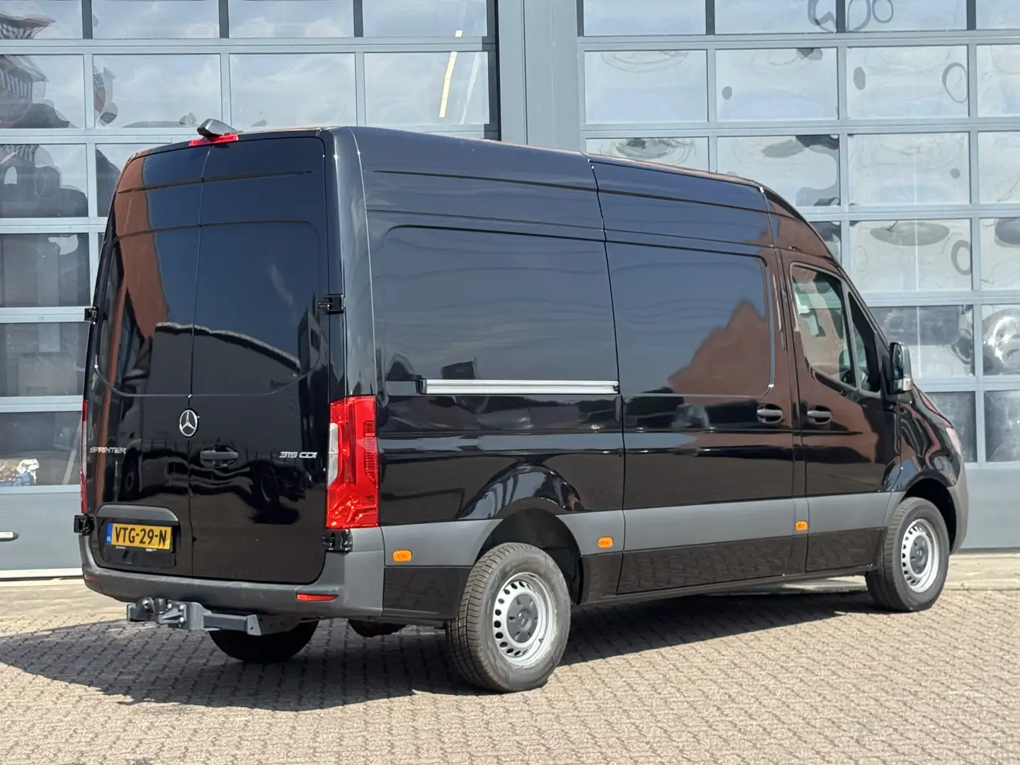 Mercedes-Benz Sprinter 315 L2H2 | 3,5t Trekhaak, Camera, Cruise | Certifi Zwart - 2