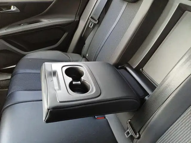 Peugeot 3008 view 8