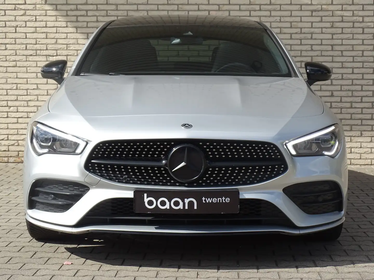 Mercedes-Benz CLA 180 AMG Line l Premium pakket l Night pakket l Panaram Grau - 2