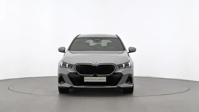 BMW 5 Series view 5