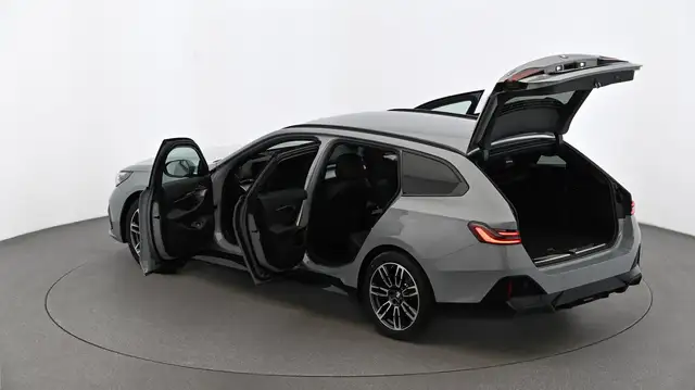 BMW 5 Series view 9