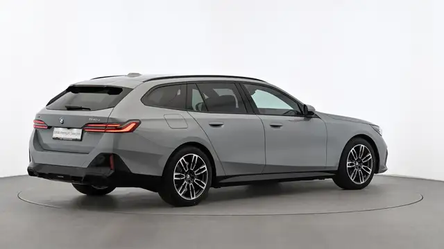 BMW 5 Series view 7