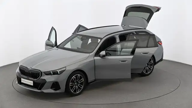 BMW 5 Series view 10