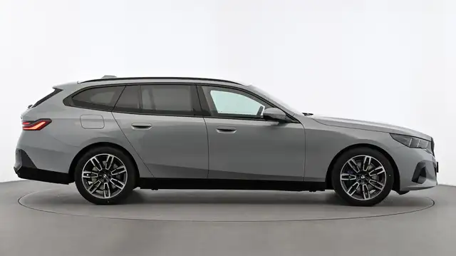 BMW 5 Series view 6
