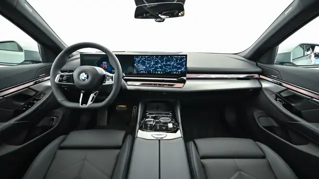 BMW 5 Series view 13