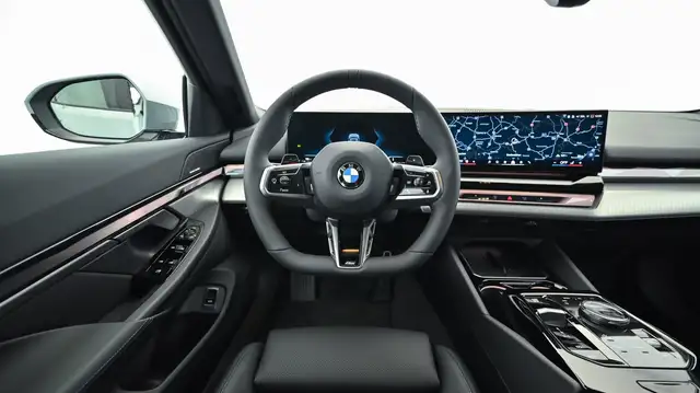 BMW 5 Series view 14