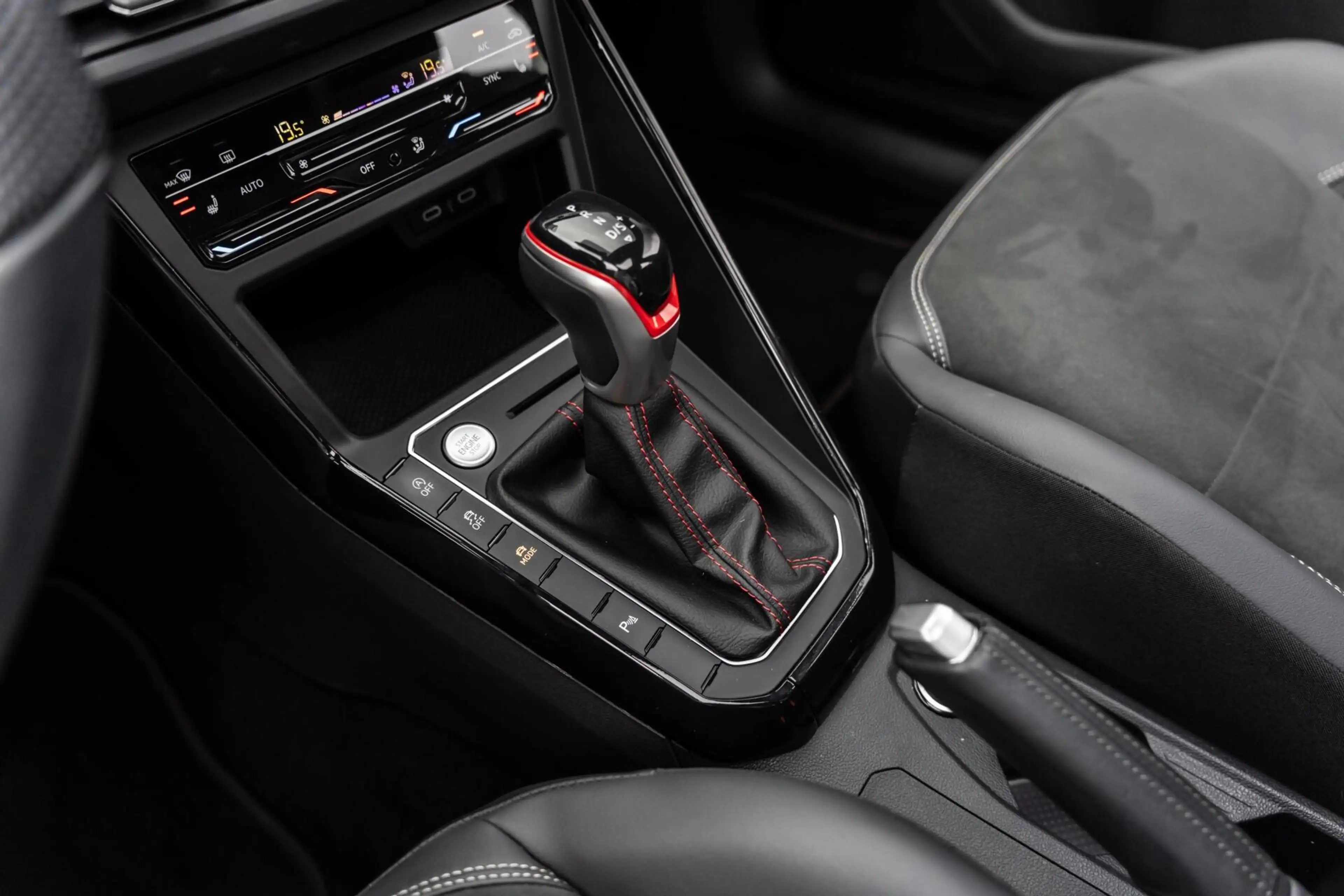 Volkswagen Polo GTI 2.0 TSI Pano DSG ACC Stoelverw — photo 32