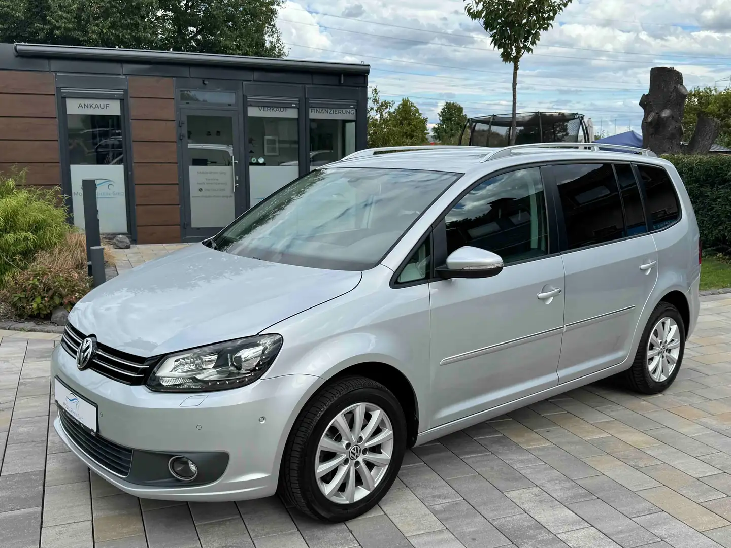 Volkswagen Touran Highline 2.0 TDI *Xenon*DSG*1Hand*Navi*Kamera* Silber - 1