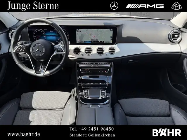 Mercedes-Benz 220 view 4
