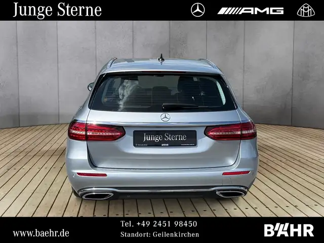 Mercedes-Benz 220 view 8