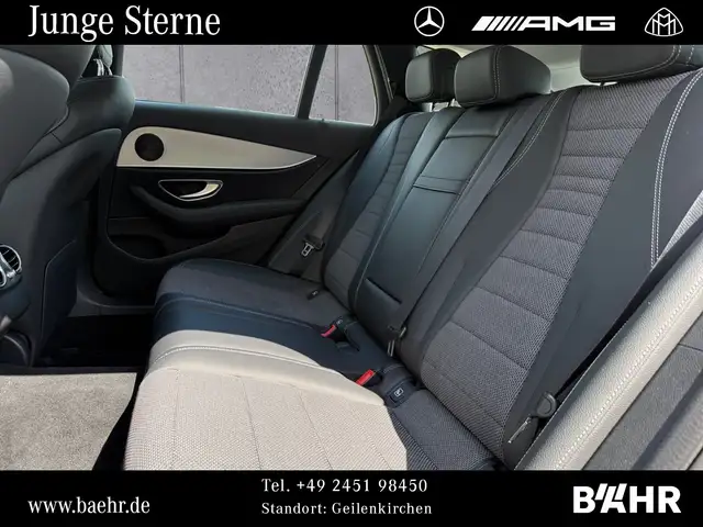 Mercedes-Benz 220 view 9