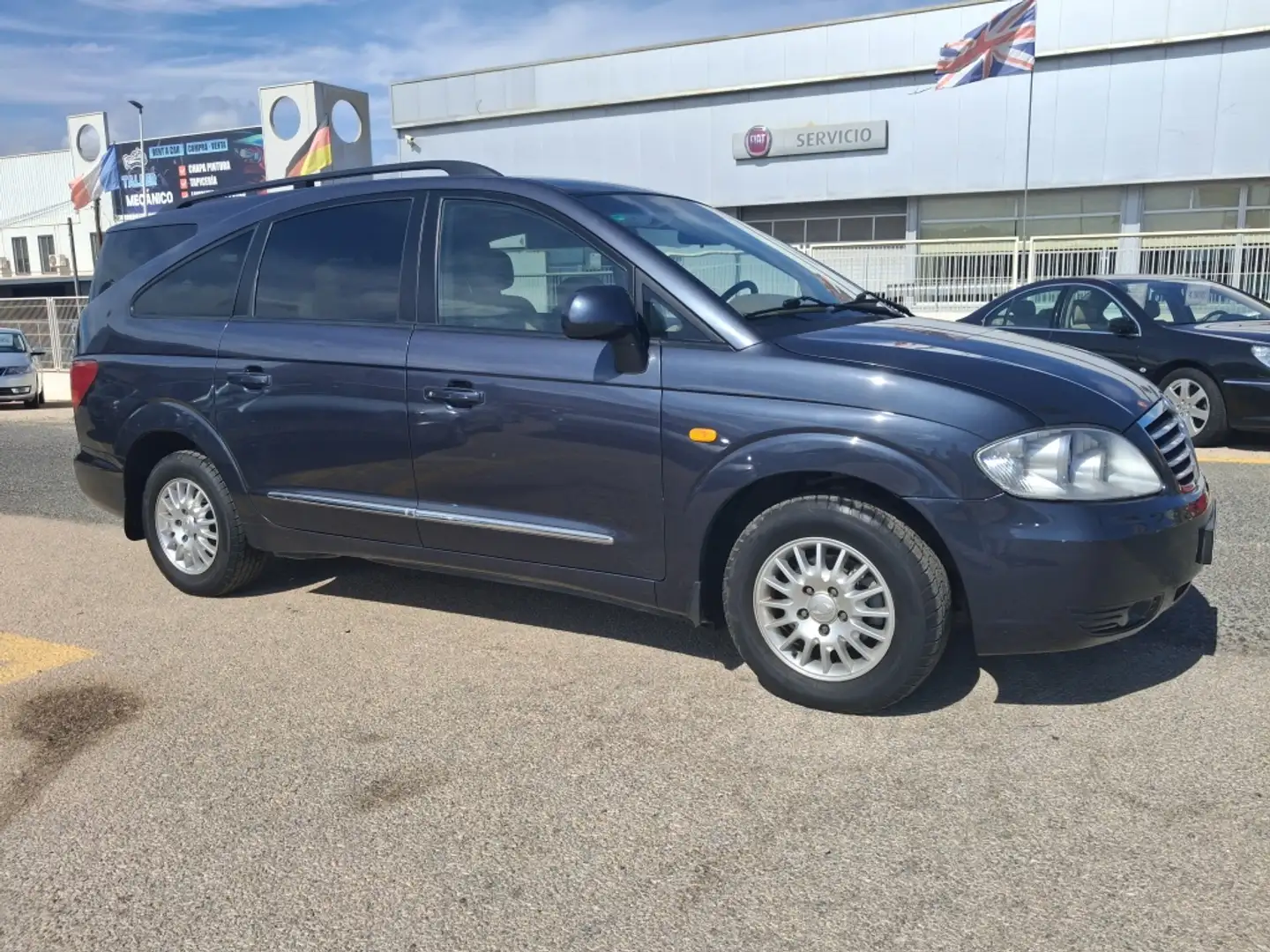 SsangYong Rodius 270 Xdi Limited Aut. Grijs - 1