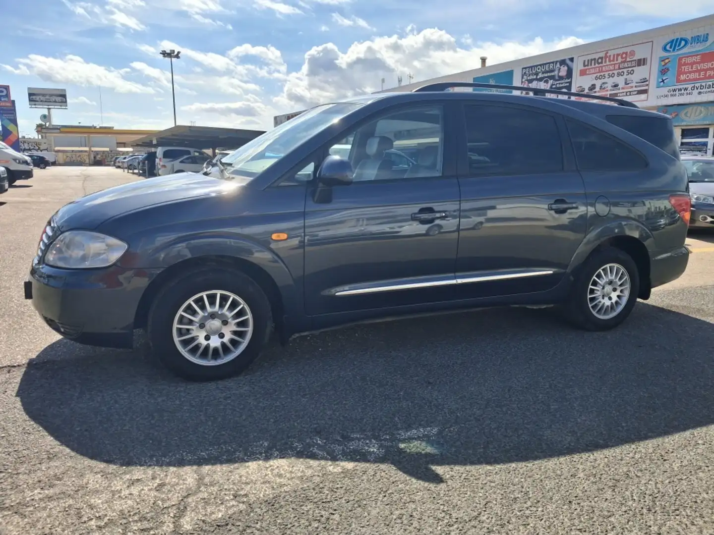 SsangYong Rodius 270 Xdi Limited Aut. Grijs - 2