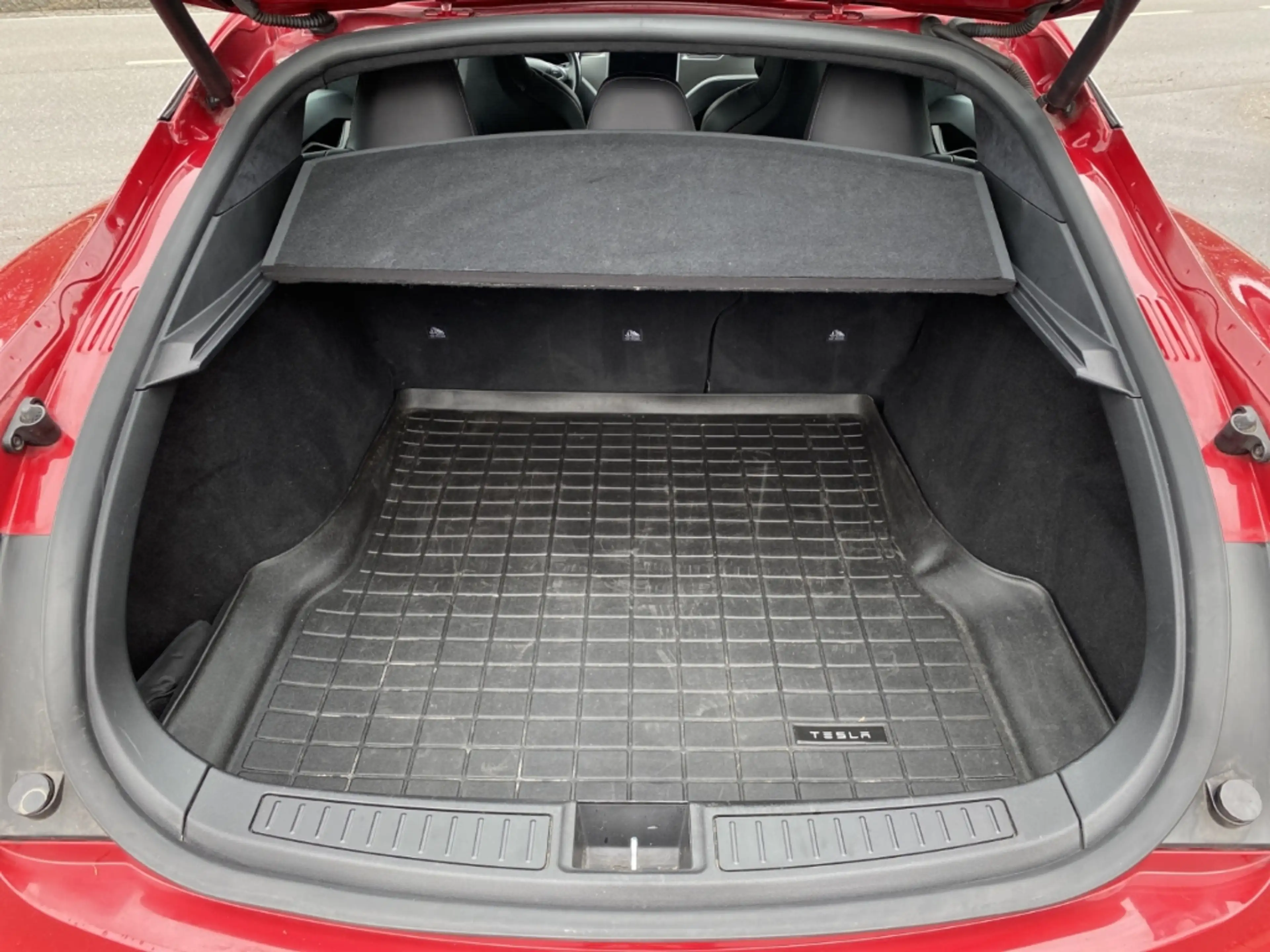 Tesla Model S Dual 4x4, Luftfederung — photo 12