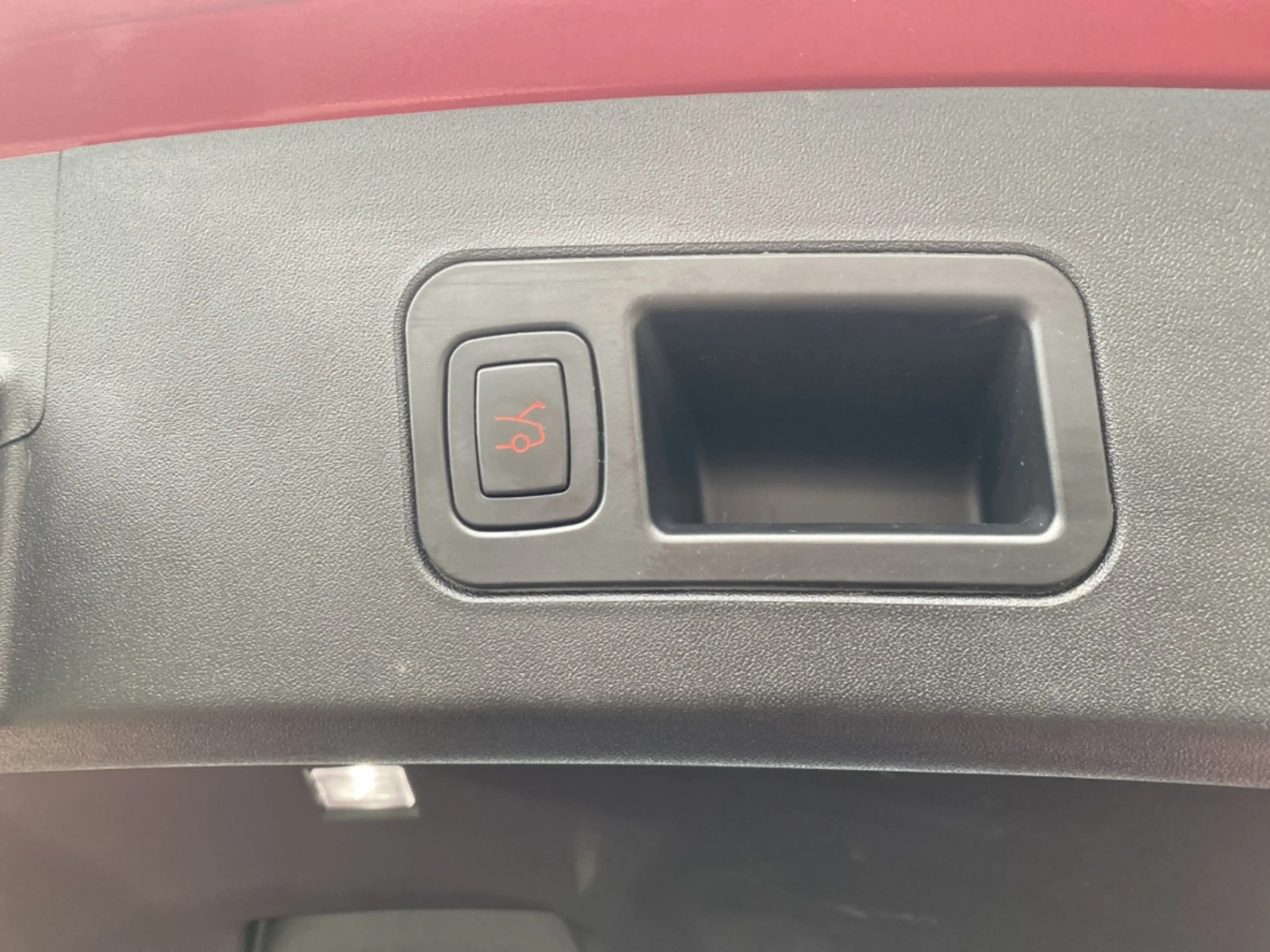 Tesla Model S Dual 4x4, Luftfederung — photo 13