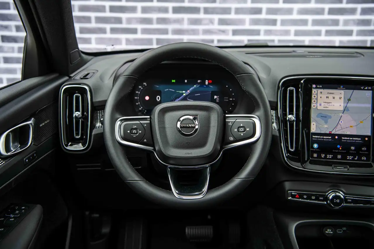 Volvo EX40 2026